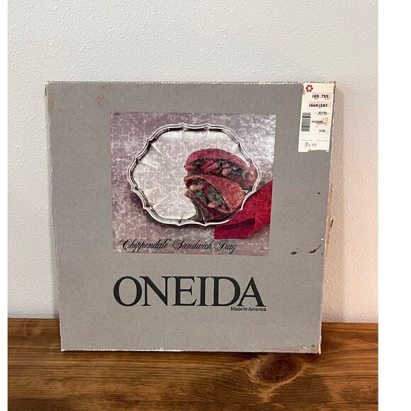 Oneida Chippendale Silverplate Sandwich Tray 11” w/ Box Vintage Serving Platter - Picture 3 of 8